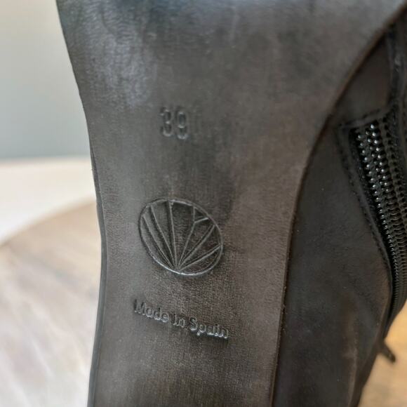 Coclico Black Leather Ankle Boots w/ Sculpted Wood Block Heel EU 39 US Size 8.5 - Picture 13 of 14